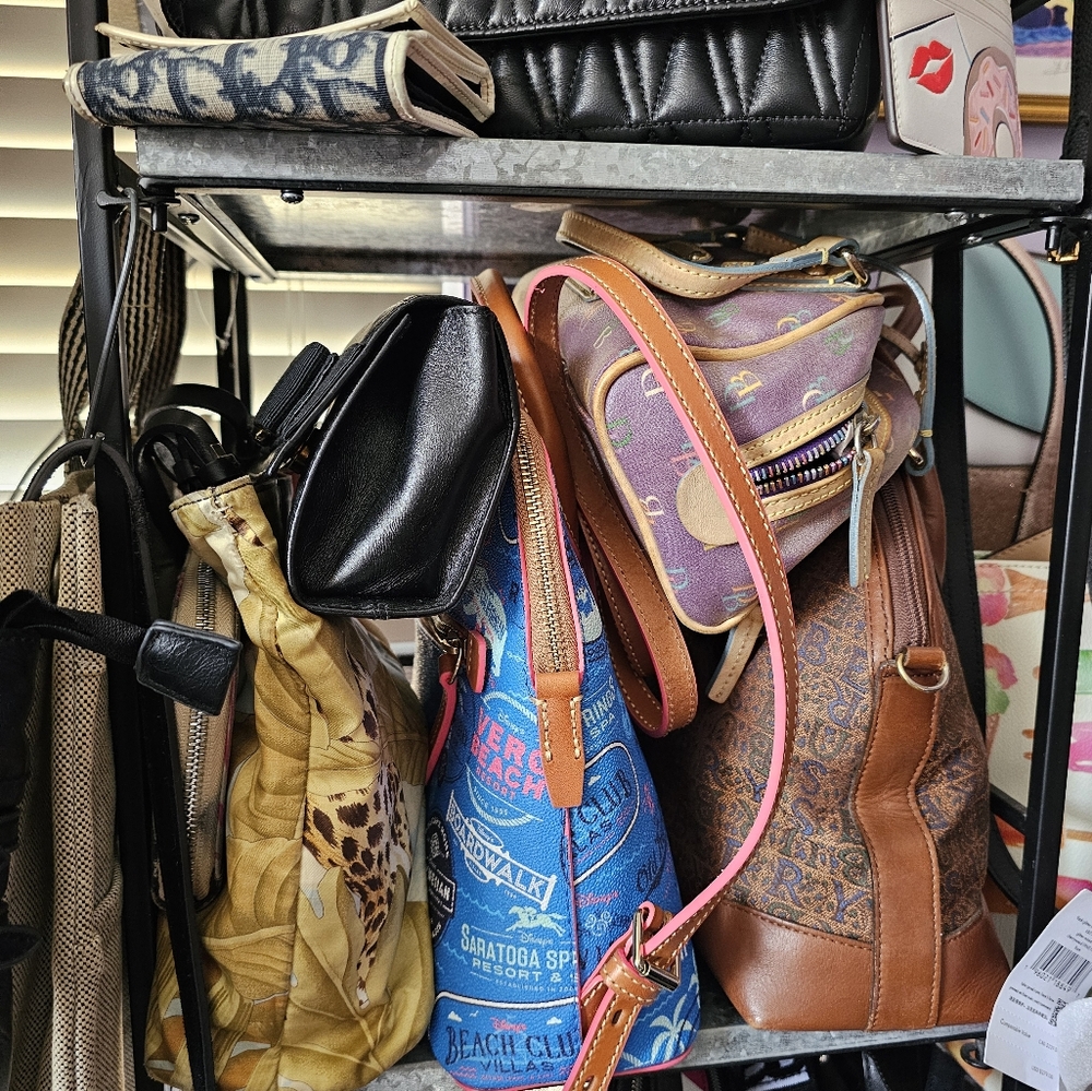 Luxury Colab @greenbergphylli & @pikaki7 Purses, Wallets, Jewelry & More! - Picture 5 of 16